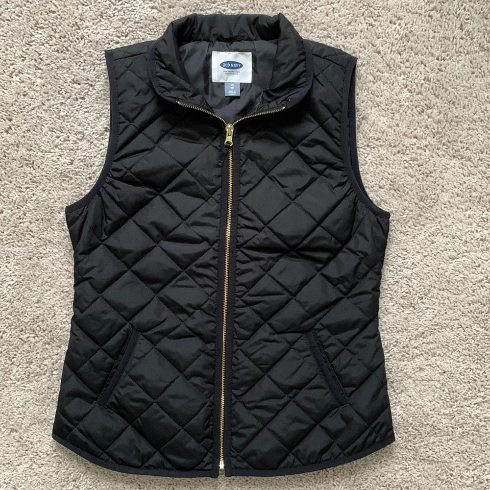 ✅SOLD Black Quilted Vest - Picture 1 of 4